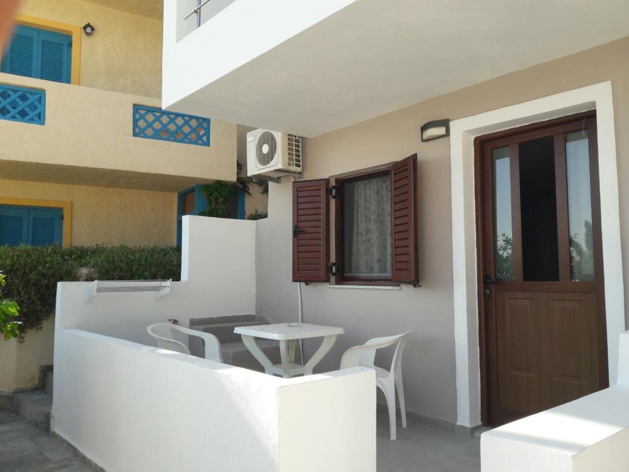 Blue Ocean Apartments Makrýgialos Exterior foto